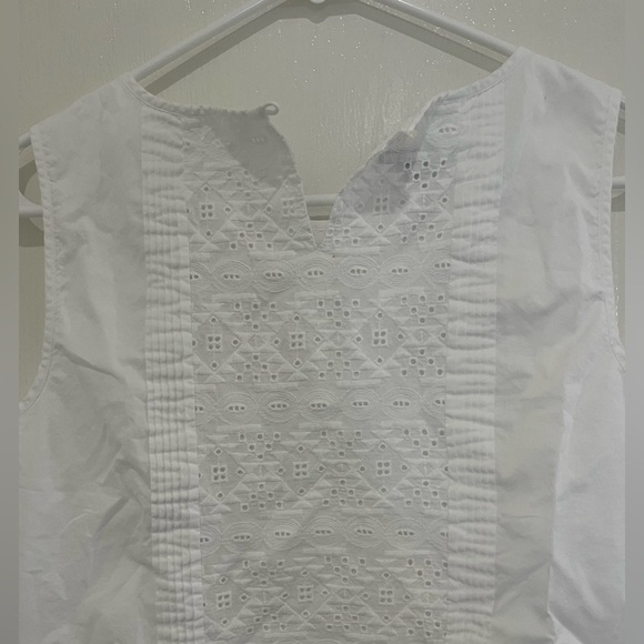 Talbots White Sleeveless Blouse with Front eyelet design 6 P - Picture 6 of 6